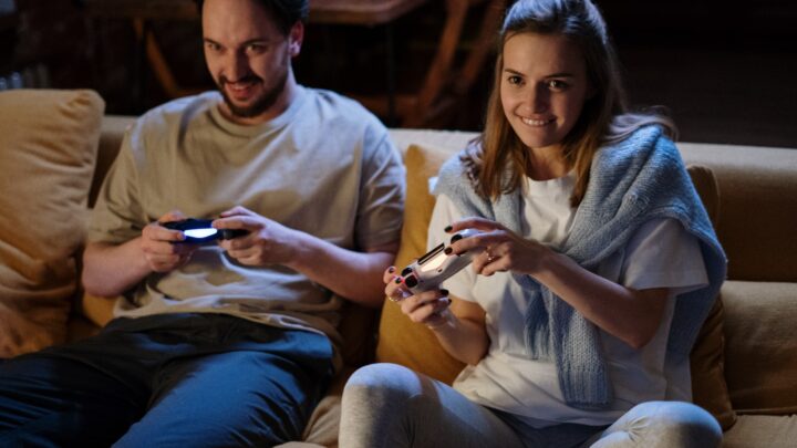 Mastering the Art of Gaming Reviews: 5 Effective Ways to Engage Your Readers